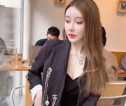 吃瓜事件网红美女,揭秘网红美女生吃瓜事件背后的故事